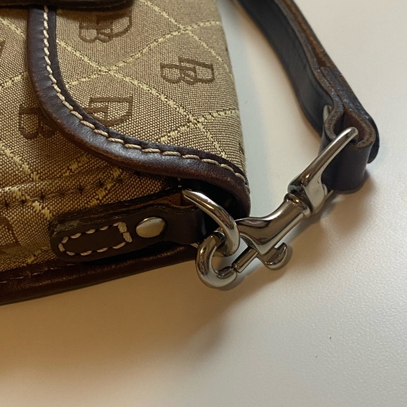 Dooney & Bourke Signature Flap Wristlet Wallet Brown Leather Trim - Picture 5 of 10